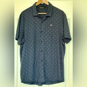 EUC TravisMathew Blue Patterned Stretch Button-Up Shirt L Made in Peru